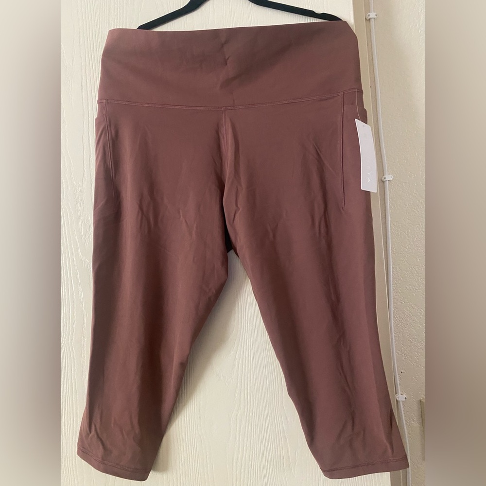 Athleta Salutation Stash Pocket II Capri